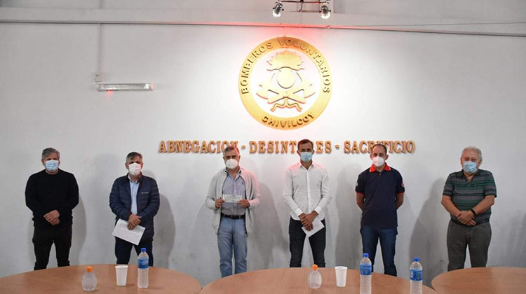 Chivilcoy: El municipio entreg&oacute;  $4.940.000 a Bomberos para compra de hidroelevador
