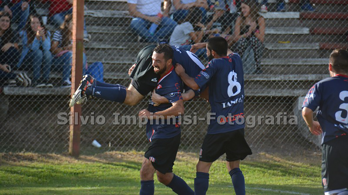 F&uacute;tbol: Choque de punteros 