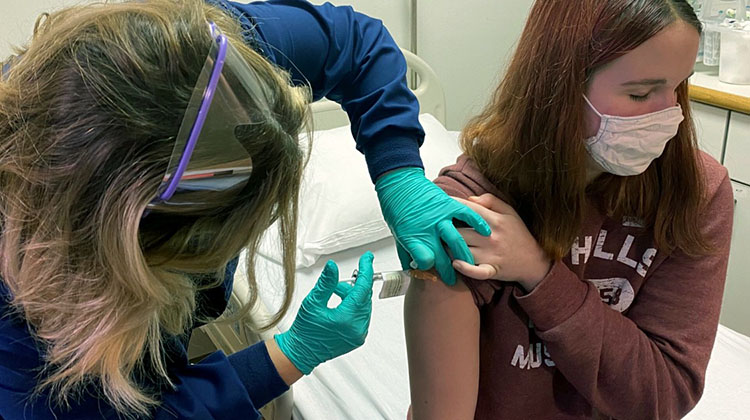 Provincia se prepara para vacunar a menores de 17 años
