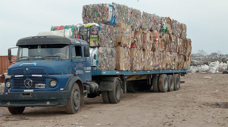 ​Nueva carga de cart&oacute;n y pl&aacute;stico