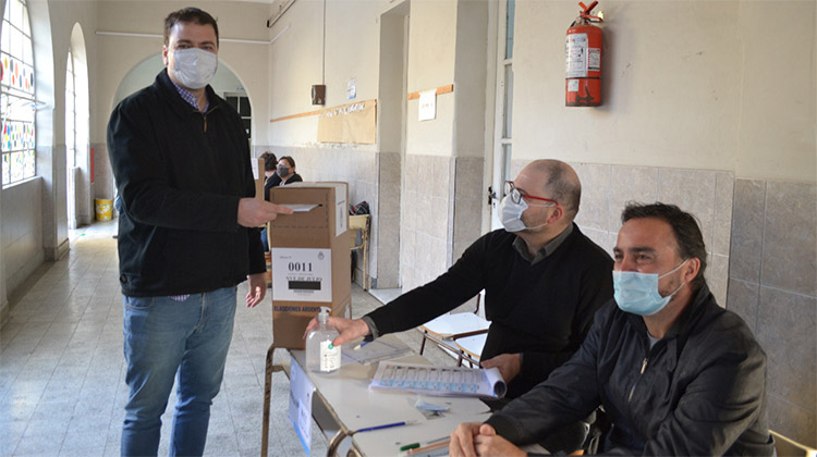 "Como oficialismo hay que escuchar bien los resultados de los comicios"