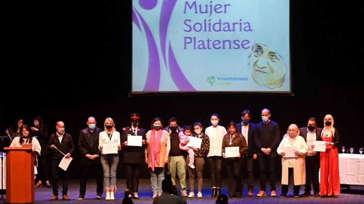 Florencia Zabaleta reconocida entre las 100 Mujeres Solidarias platenses