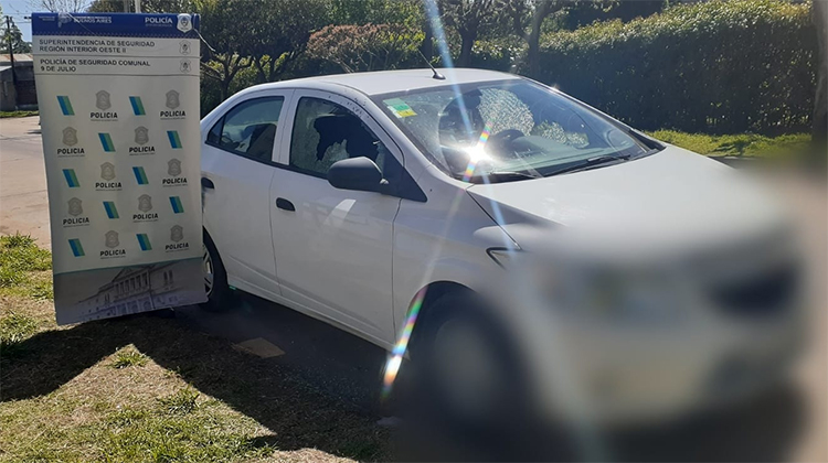 Le dispar&oacute; a un auto