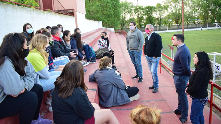Nacho Palacios recorre el partido y se re&uacute;ne con instituciones