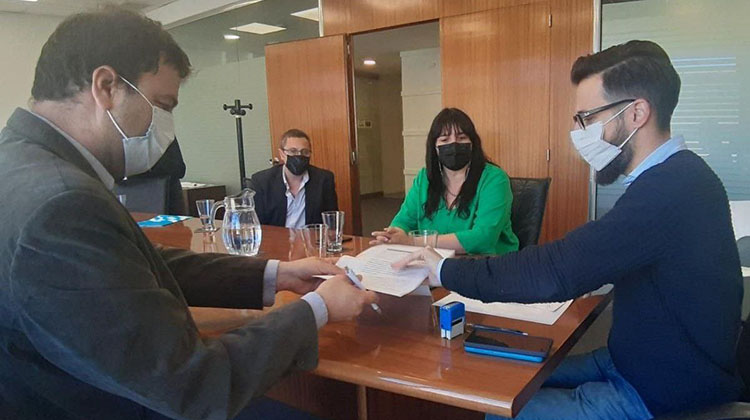 ​Se firm&oacute; el convenio para la construcci&oacute;n de 32 viviendas en 9 de Julio