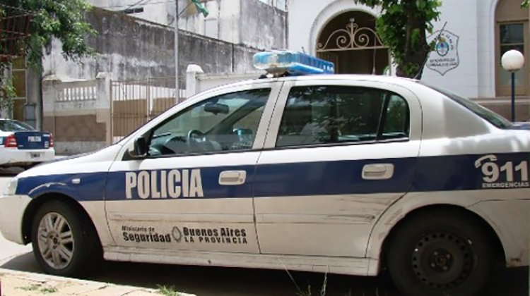 Roban a mano armada 
