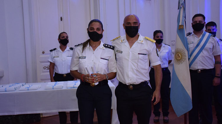 ​Reconocimiento a efectivos de polic&iacute;a comunal