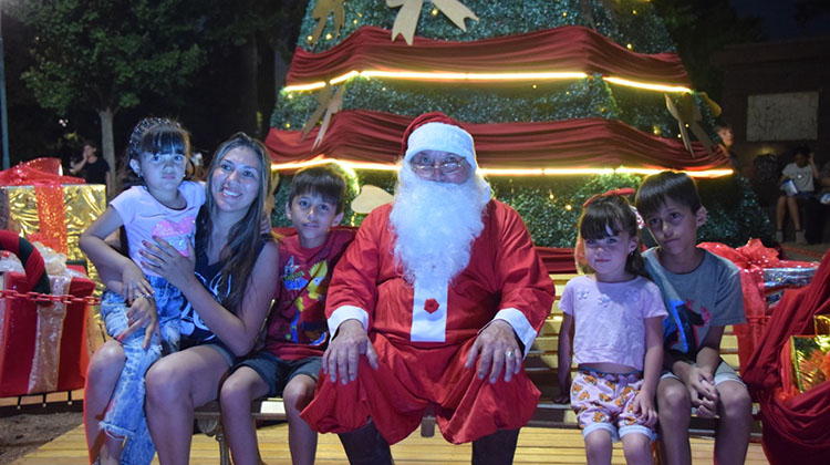 En Plaza Belgrano se vivió un gran evento familiar de Navidad