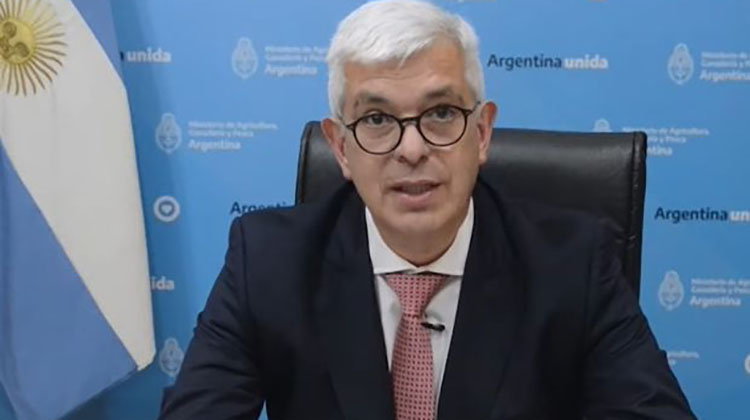 Juli&aacute;n Dom&iacute;nguez visita L&aacute;cteos Aurora