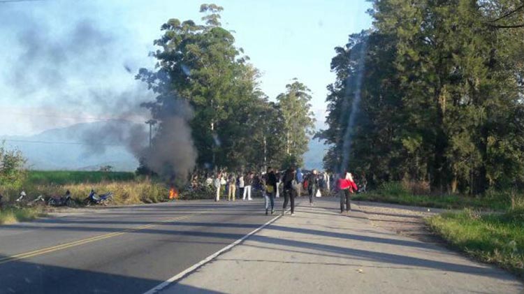  Trabajadores del campo amenazan con cortar todas las rutas en A&ntilde;o Nuevo
