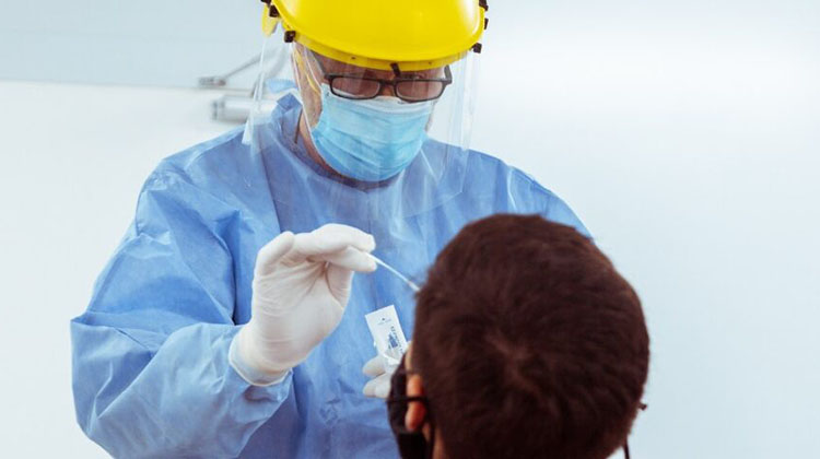 La OMS asegura que la variante &Oacute;micron podr&iacute;a hacer que termine la pandemia