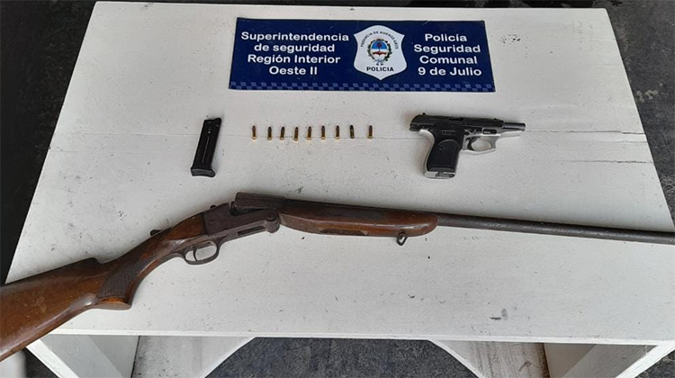 Dos detenidos tras allanamientos