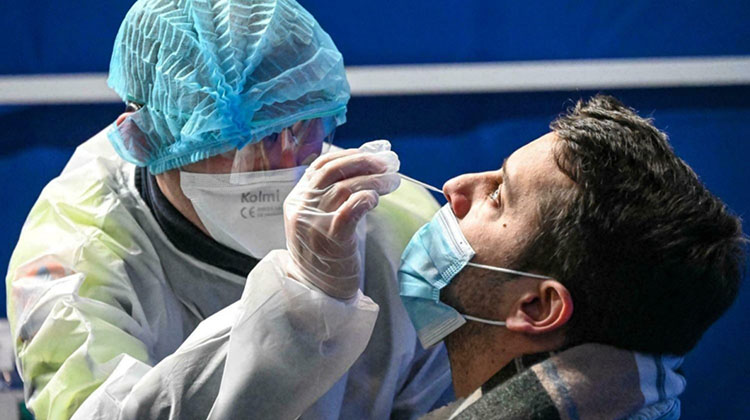 Deltacron: revelan algunos de los s&iacute;ntomas de la nueva variante de coronavirus
