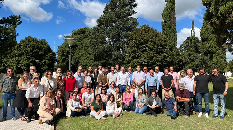 ​Santilli, acompa&ntilde;ado por  Barroso y Petrecca, realizan importante recorrida