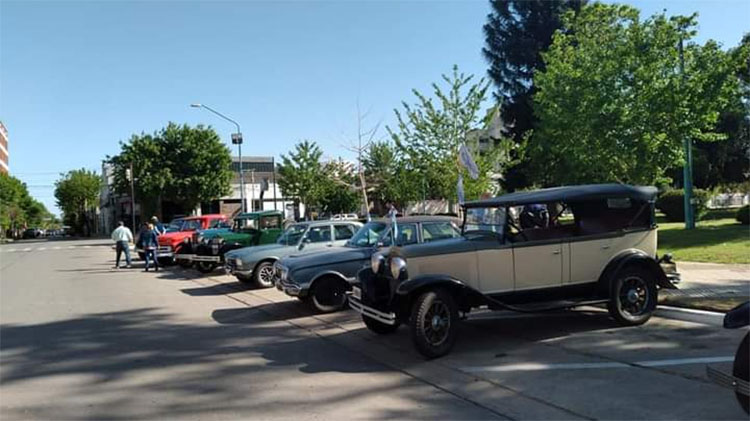 Encuentro de autos cl&aacute;sicos