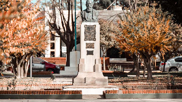 ​Dudignac: Plaza Gral. San Martín