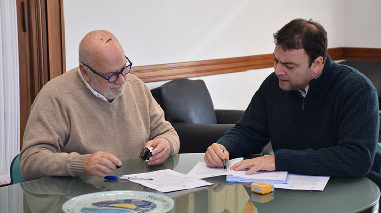 ​Barroso firm&oacute; contrato para la ejecuci&oacute;n de 32 nuevas viviendas