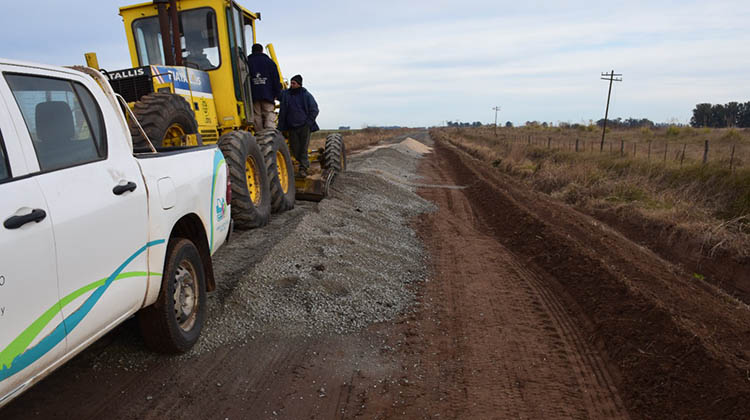 ​Continúan los trabajos de estabilizado de piedra en Acceso a Naón