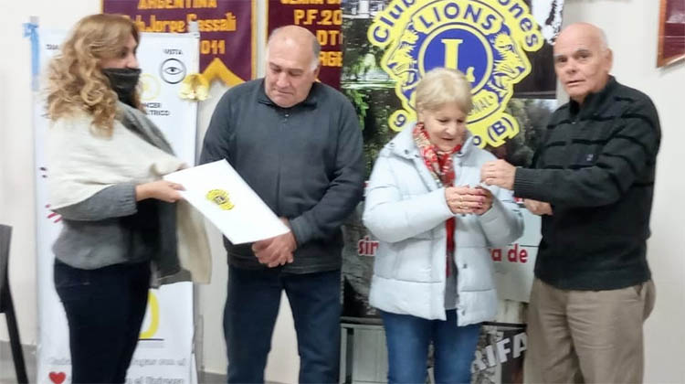 Club de Leones entreg&oacute; escritura