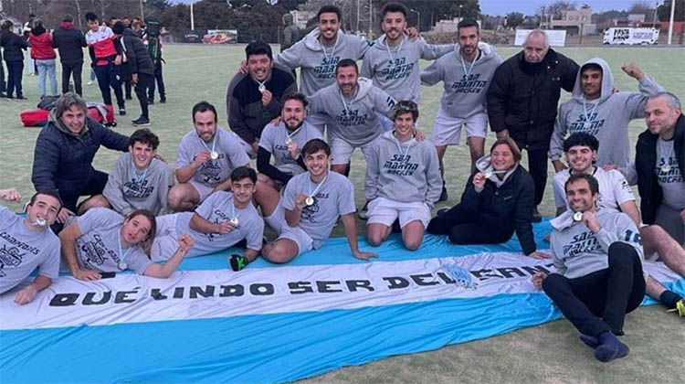 El Hockey Masculino de Club San Mart&iacute;n en lo m&aacute;s alto de la provincia 