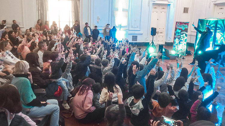 Exitosa presentaci&oacute;n del mago Nazar