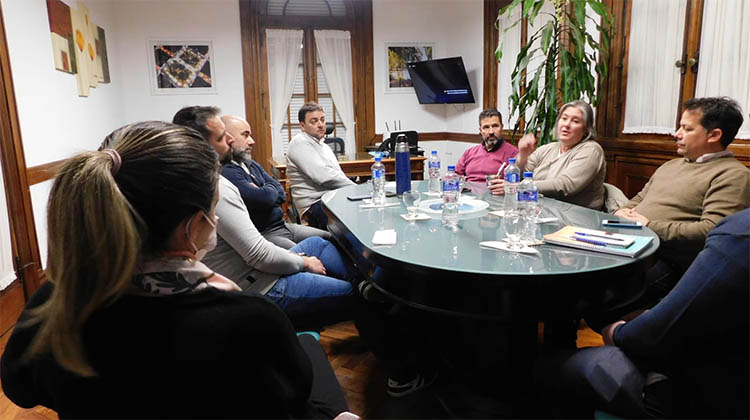 ​FDT se reuni&oacute; con Barroso por Programa "PUENTES"