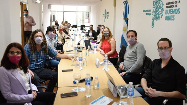 Paritarias: Provincia convoc&oacute; a los estatales bonaerenses 