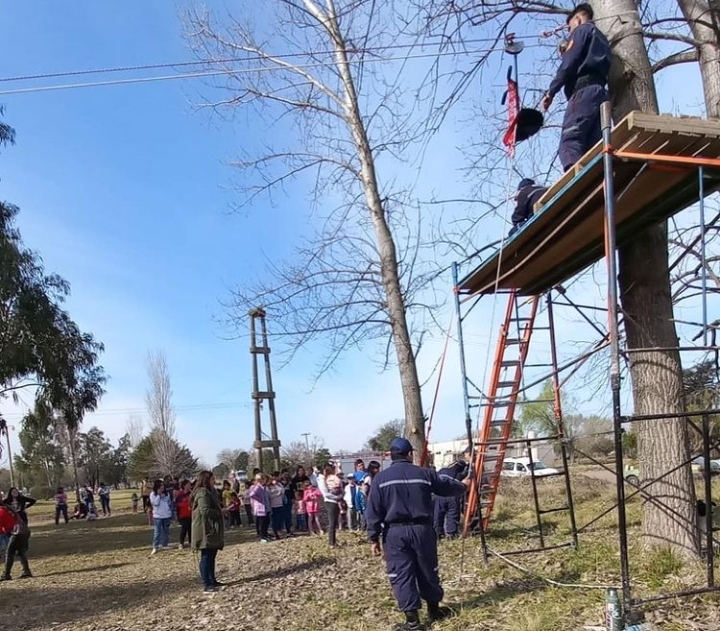 Bomberos de Dudignac brindaron un gran festejo por el D&iacute;a del Ni&ntilde;o 