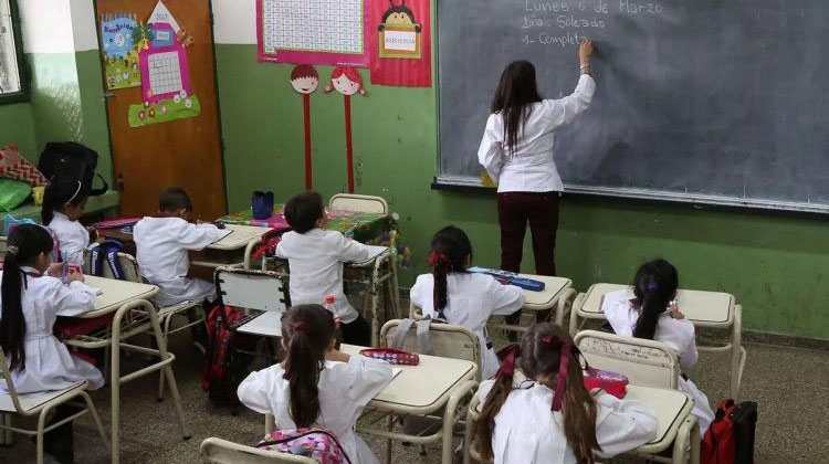 Gremios docentes rechazan &ldquo;en&eacute;rgicamente&rdquo; el recorte de fondos en educaci&oacute;n