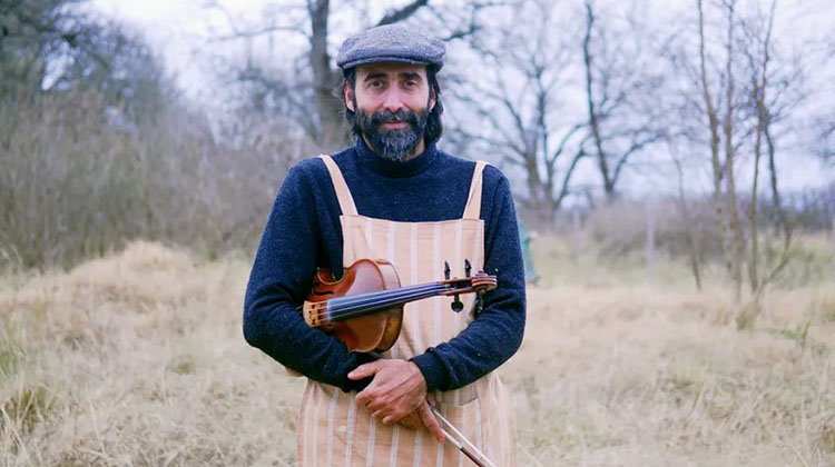 Dennehy, la casa de té musical que se llena cada domingo