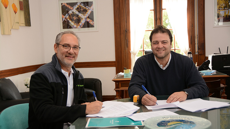 Barroso firm&oacute; un convenio con Agrotoken