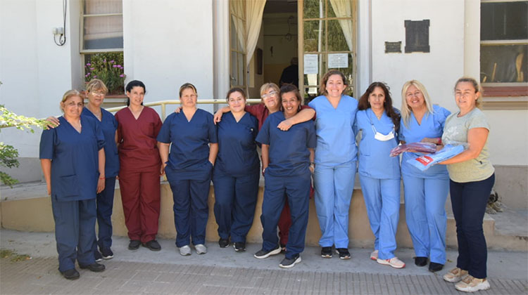 Se procedi&oacute; a la entrega de indumentaria