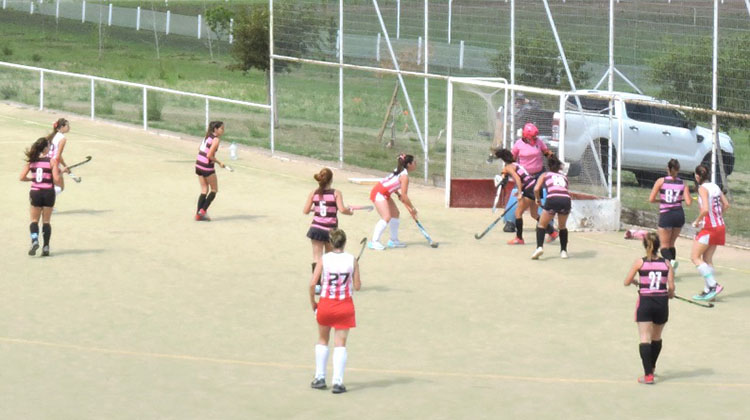 Se juega el Hockey femenino
