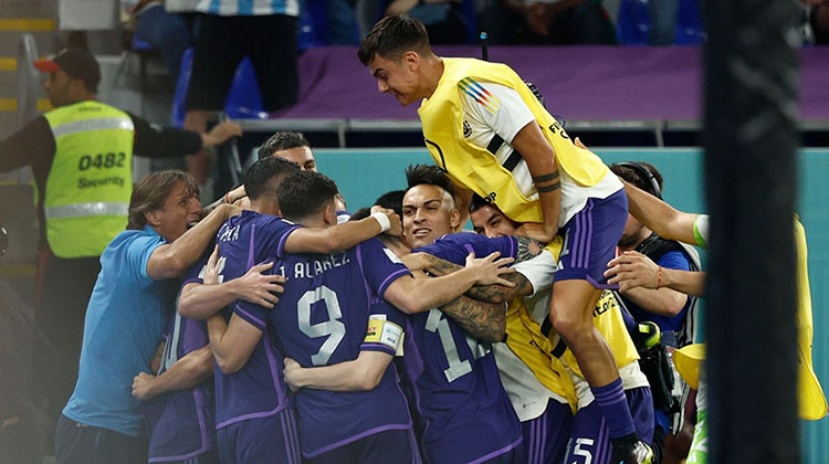 Argentina a octavos de final 