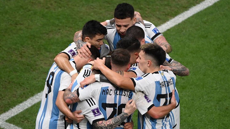 Argentina juega contra Croacia 