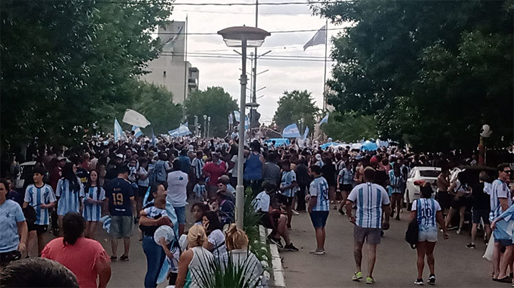 Festejos en Plaza Belgrano por Argentina Campe&oacute;n del Mundial de Qatar