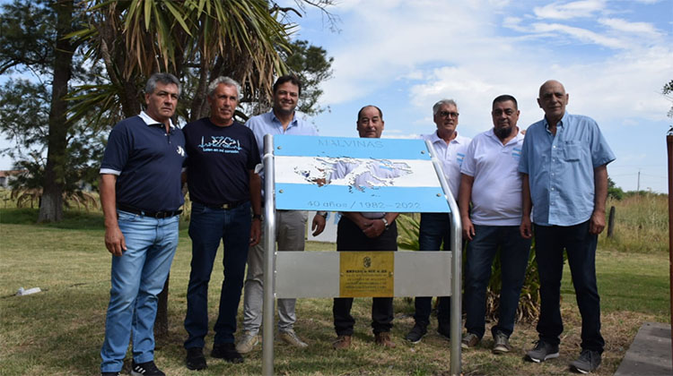 Malvinas: Se inaugur&oacute; el d&eacute;cimo Monolito