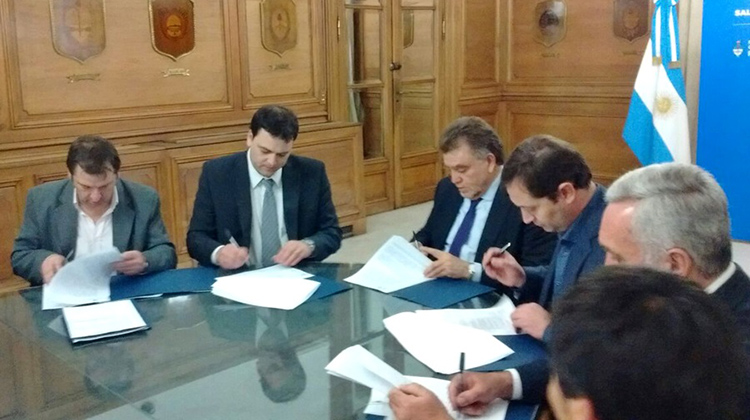 Barroso firm&oacute; convenio para obras 