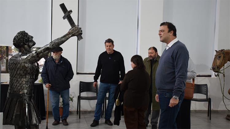 Barroso asisti&oacute; a la muestra del artista Gabriel Cardinal