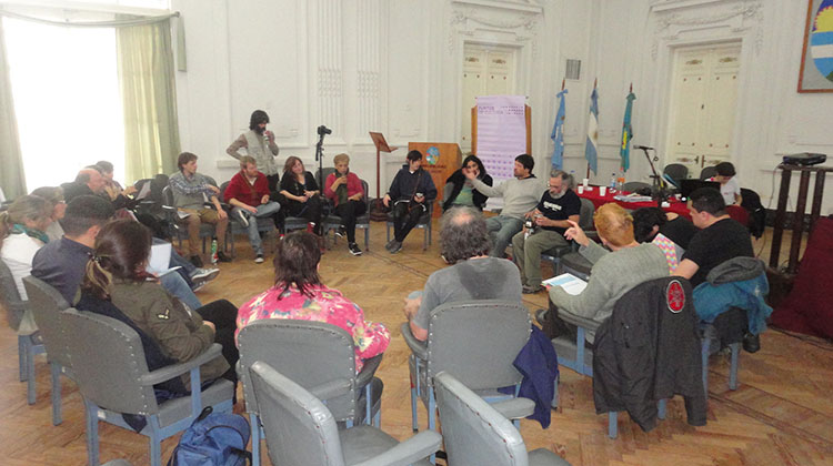 Asamblea de artistas locales
