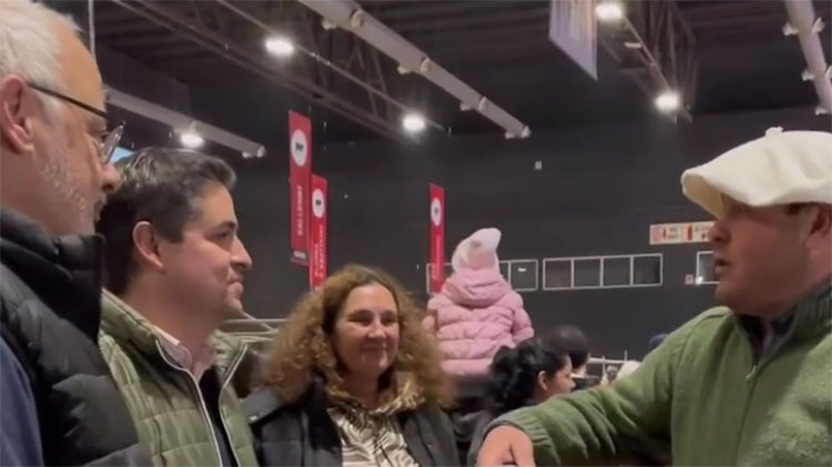 ​Nacho Palacios visit&oacute; a productores nuevejulienses en la Expo Rural de Palermo