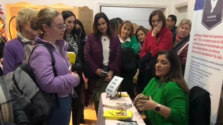 ​Laura Miranda present&oacute; &ldquo;M&aacute;s all&aacute; del mar&rdquo;