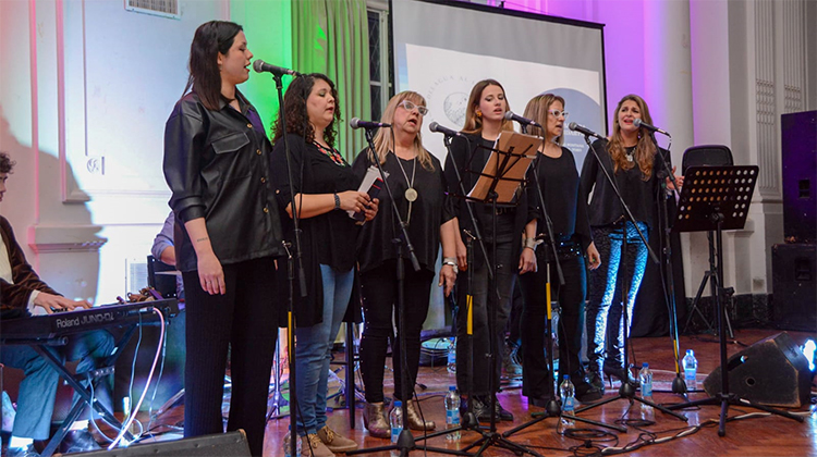 ​La propuesta “Desde el agua al laurel, mujeres en zamba”, entregó un gran concierto