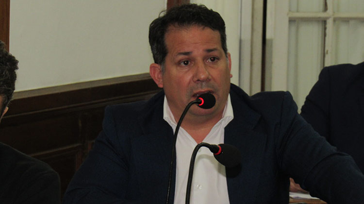 ​Esteban Naudin pone primera para la creaci&oacute;n de un transporte escolar en 9 de Julio
