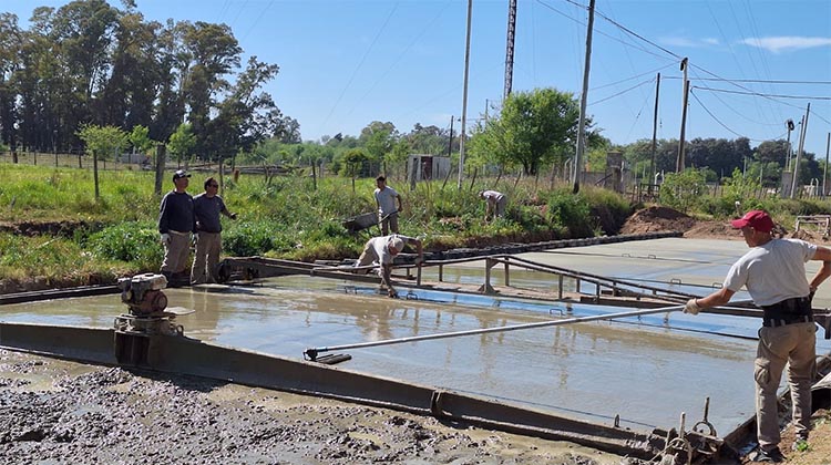 ​Contin&uacute;an los trabajos de pavimento