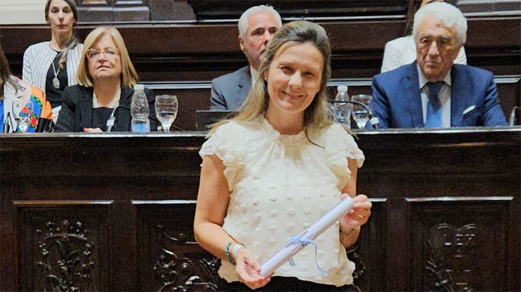 ​Mar&iacute;a Jos&eacute; Gentile recibi&oacute; su diploma de intendente electa