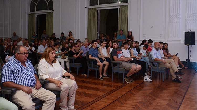 Brillante espect&aacute;culo musical entreg&oacute; el violinista Marcelo R&eacute;