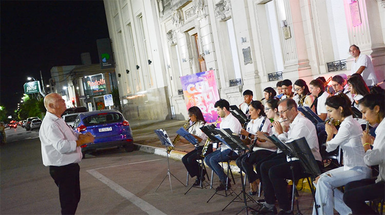 ​La Banda Municipal realizó su ensayo al aire libre