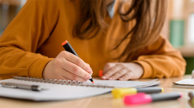 ​Becas estudiantiles