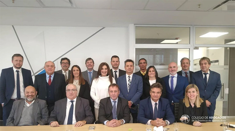 Abogados cuestionan el DNU y le env&iacute;an una carta a los Legisladores